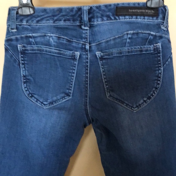 Twenty-One Black Jeans - Picture 3 of 4